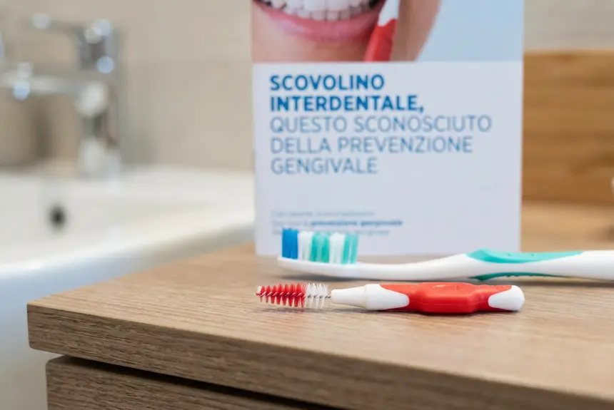 scovolino_interdentale_prevenzione_860x575_finale Scovolino interdentale, questo sconosciuto della prevenzione gengivale